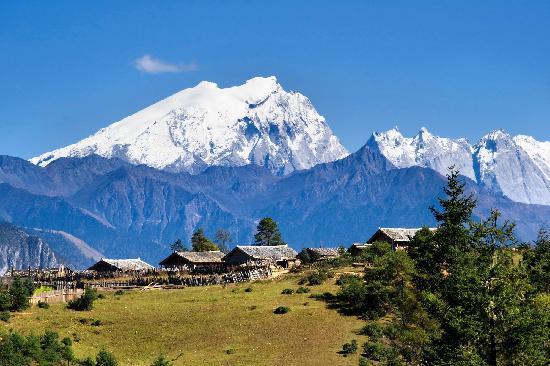 Yunnan Mountains Scenic View